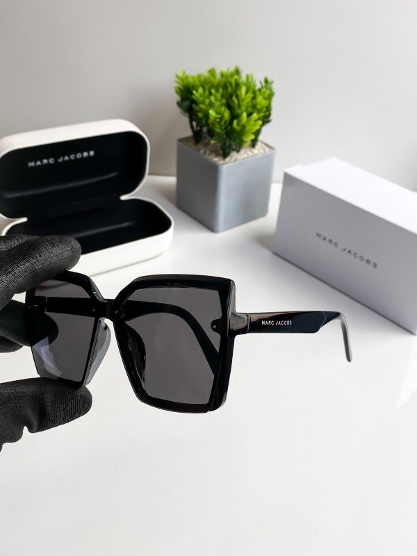 Marc Jacobs 5003 - Image 4