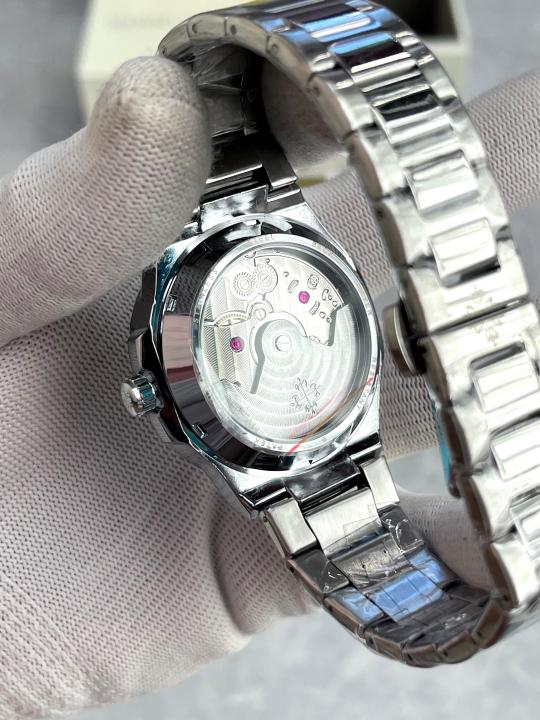 Patek Philipp_e Nautilus - Image 3